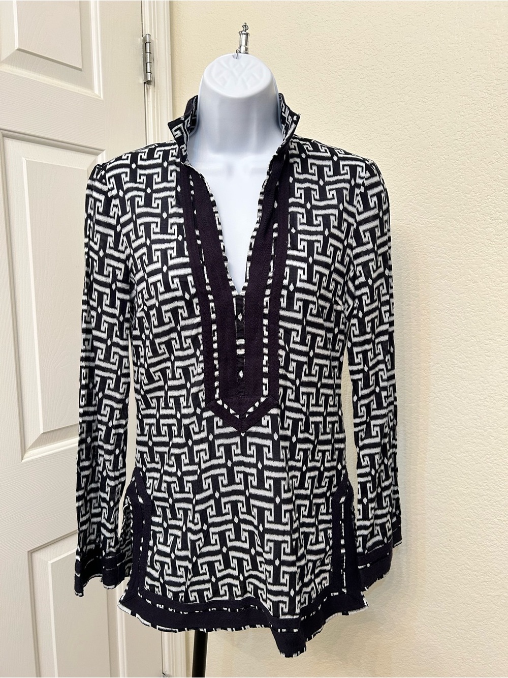 Tory Burch Black and White Geometric Tunic 2 - Picture 1 of 10